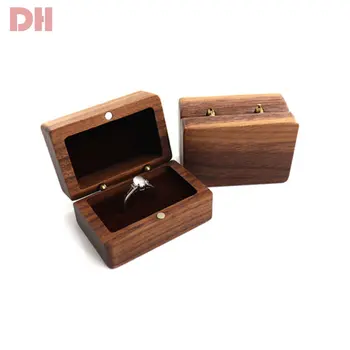 Упаковка кольца из черного ореха Подарочная Деревянная коробка Переносная коробка для хранения серег Коробка для колец для предложений