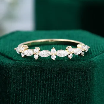 Обручальное кольцо из розового золота с винтажным муассанитом огранки 