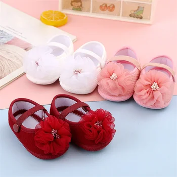 Новая обувь для маленьких девочек, удобная обувь на хлопковой подошве с цветочным рисунком, модные нескользящие первые ходунки для новорожденных, обувь для принцессы Candy Kid