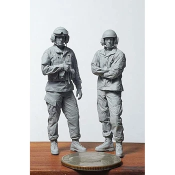 Фигурка из смолы 1/35 modern crew включает в себя модель из 2 человек в разобранном виде, неокрашенный набор для сборки фигурок